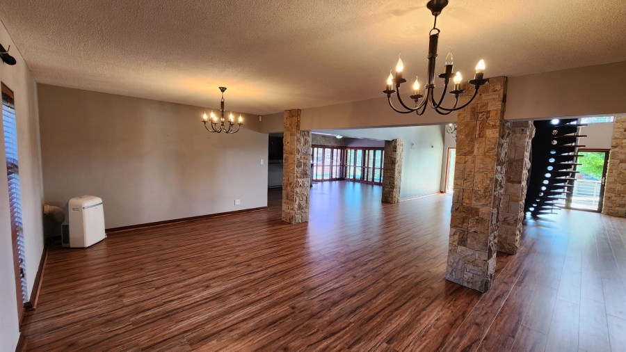 6 Bedroom Property for Sale in Bergsig Western Cape